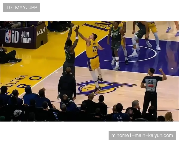 兰德尔对罗威犯规时隔六日升级 联盟判定一级恶意犯规 兰德尔对罗威犯规时隔六日升级 联盟判定一级恶意犯规